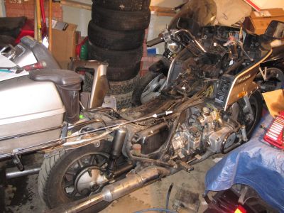 Saddlebag crash bar removed
Keywords: 1984;goldwing;gl1200;crash;bar;saddle;bag