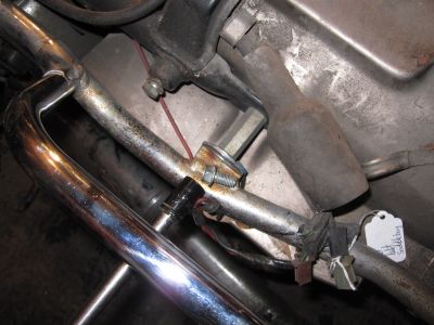 Showing position of left side middle grab bar bolt.  Note different size than rear bolt.
Keywords: 1984;goldwing;gl1200