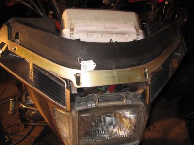 This appears to be the wind screen adjuster bracket.
Keywords: 1984;goldwing;gl1200